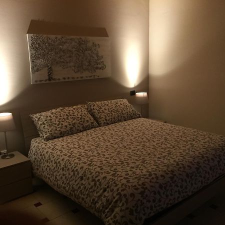 B&B Via Garibaldi ลูนิโก ภายนอก รูปภาพ