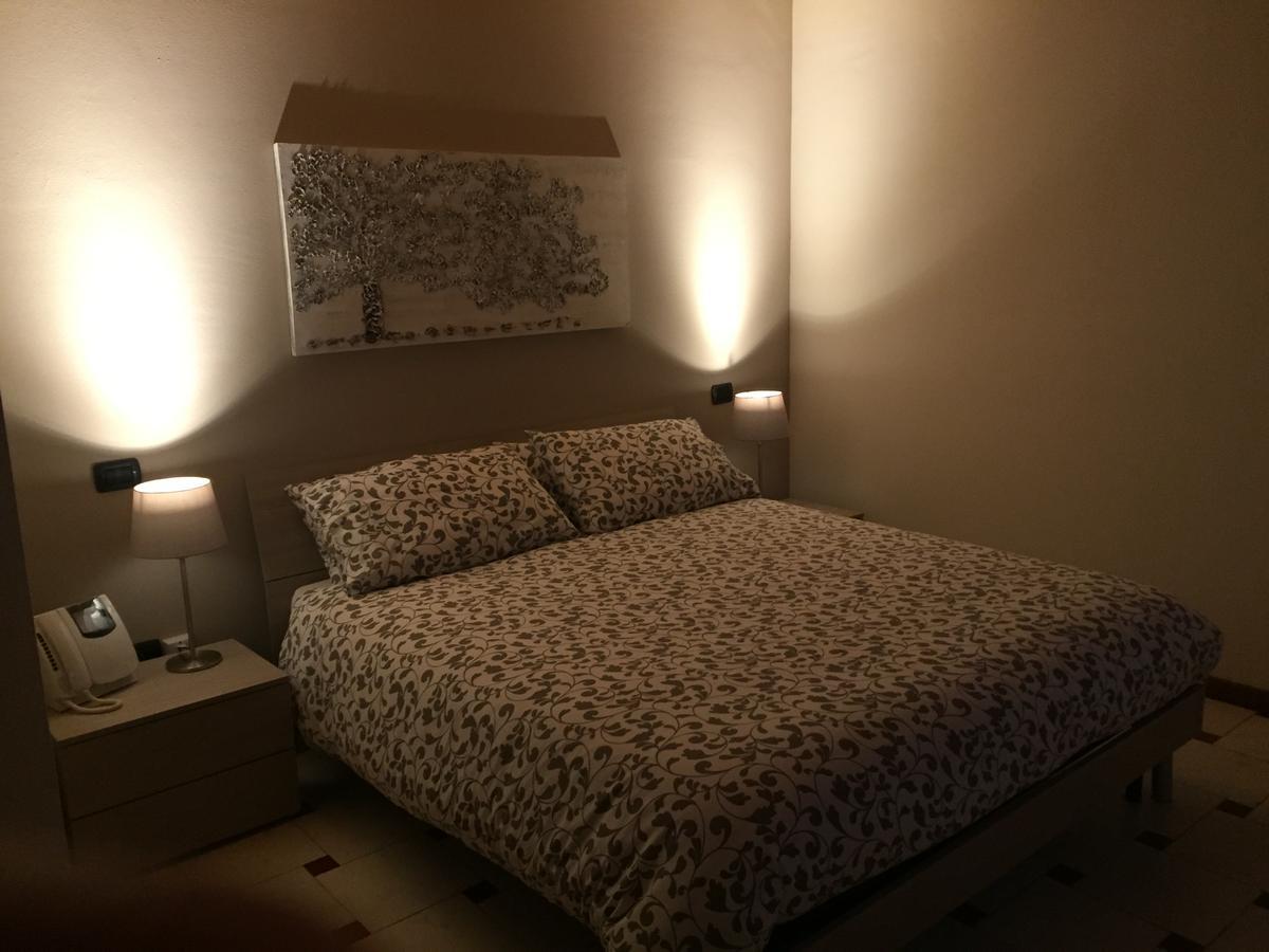 B&B Via Garibaldi ลูนิโก ภายนอก รูปภาพ