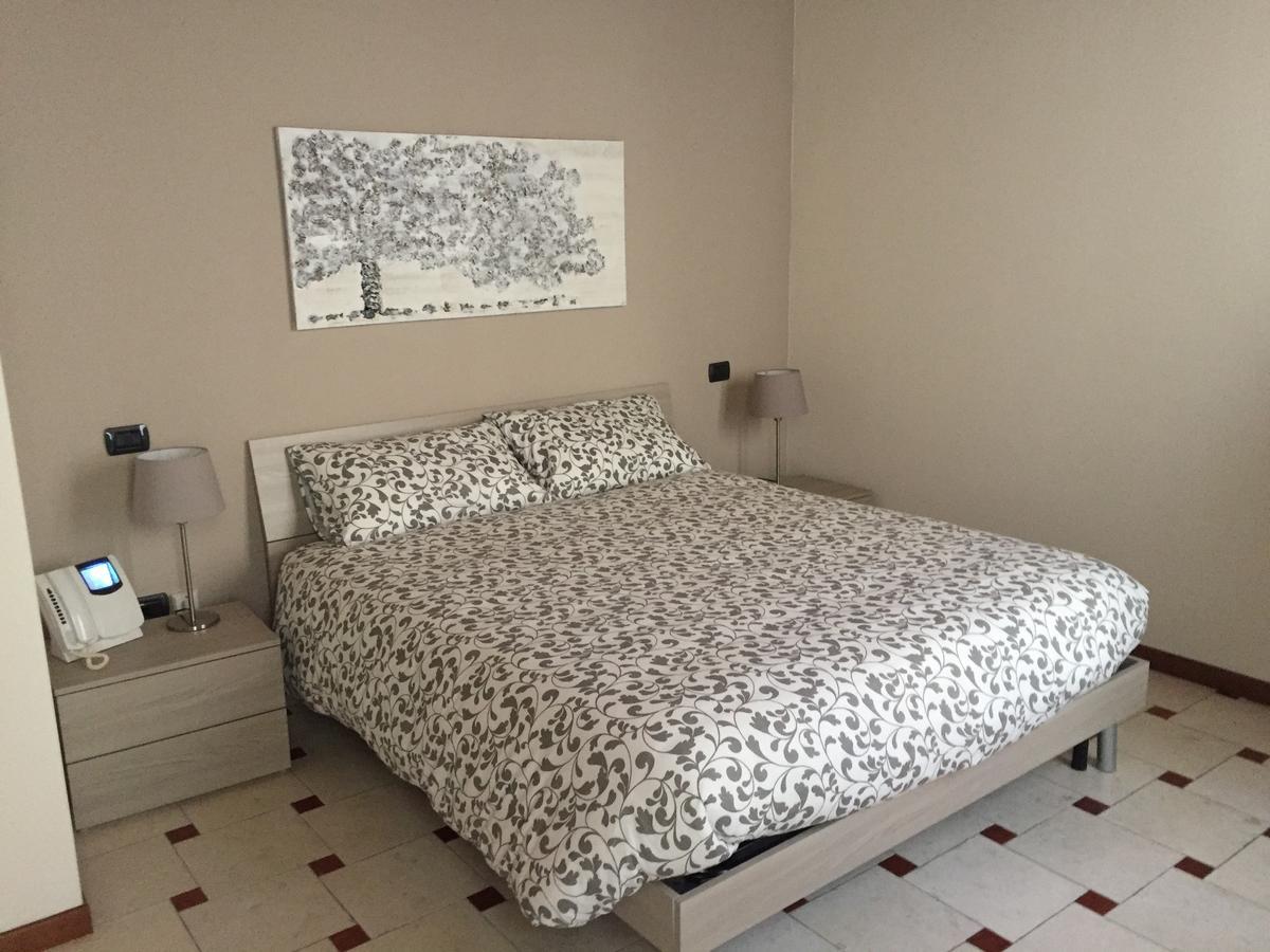 B&B Via Garibaldi ลูนิโก ภายนอก รูปภาพ
